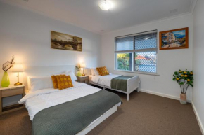 Cozy family 2B1B house nr airport